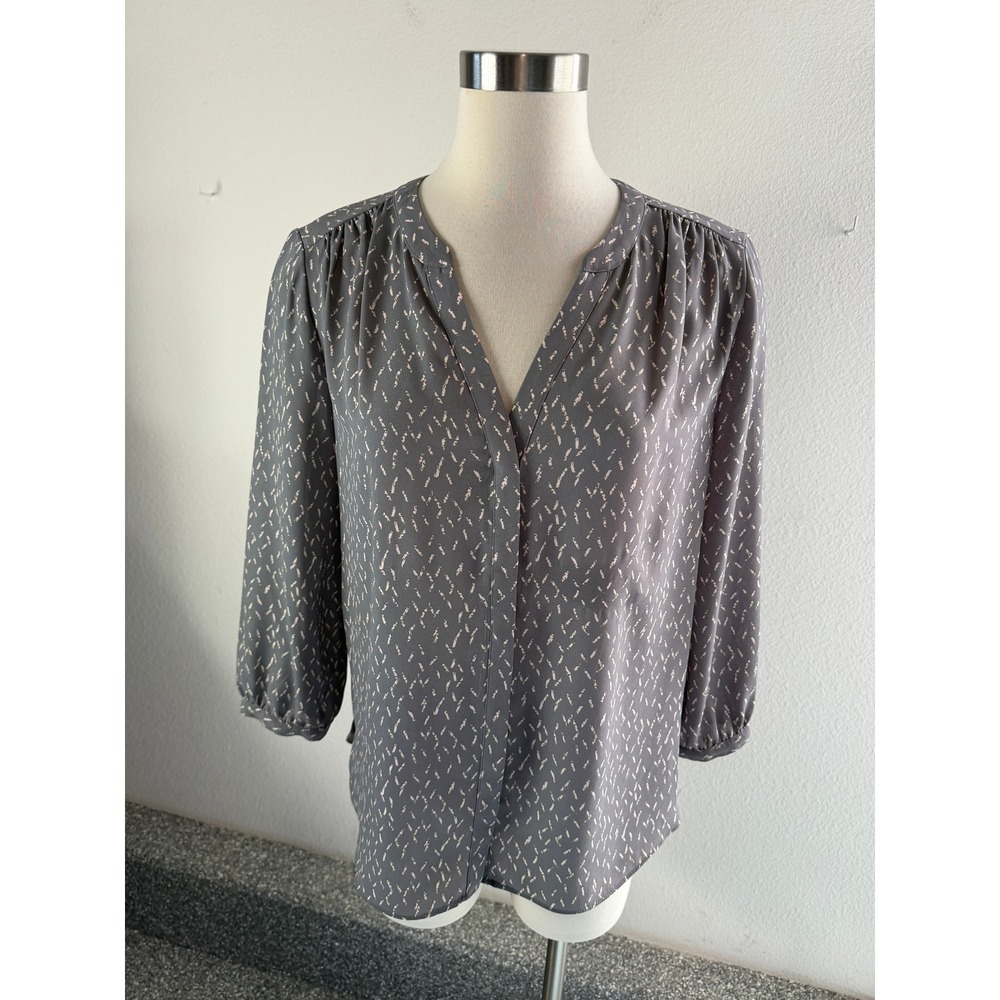 NYDJ Womens Small Grey White Abstract Pleated Back V Neck Blouse 3/4 Sleeve